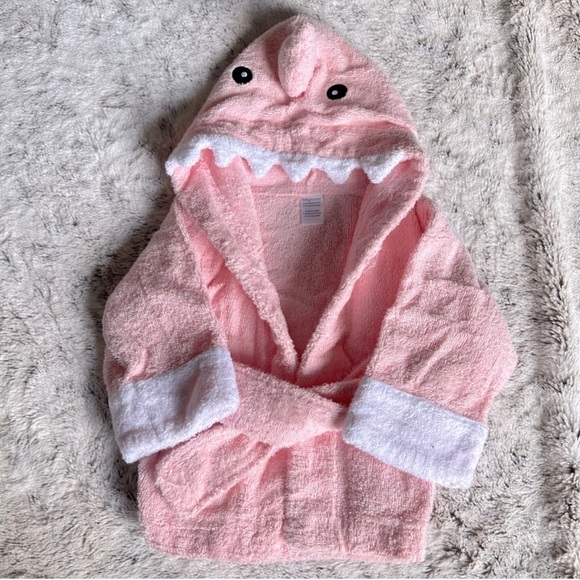 So cute Baby Aspen Pink Shark Robe - 0-9 months - Like new - Picture 8 of 9